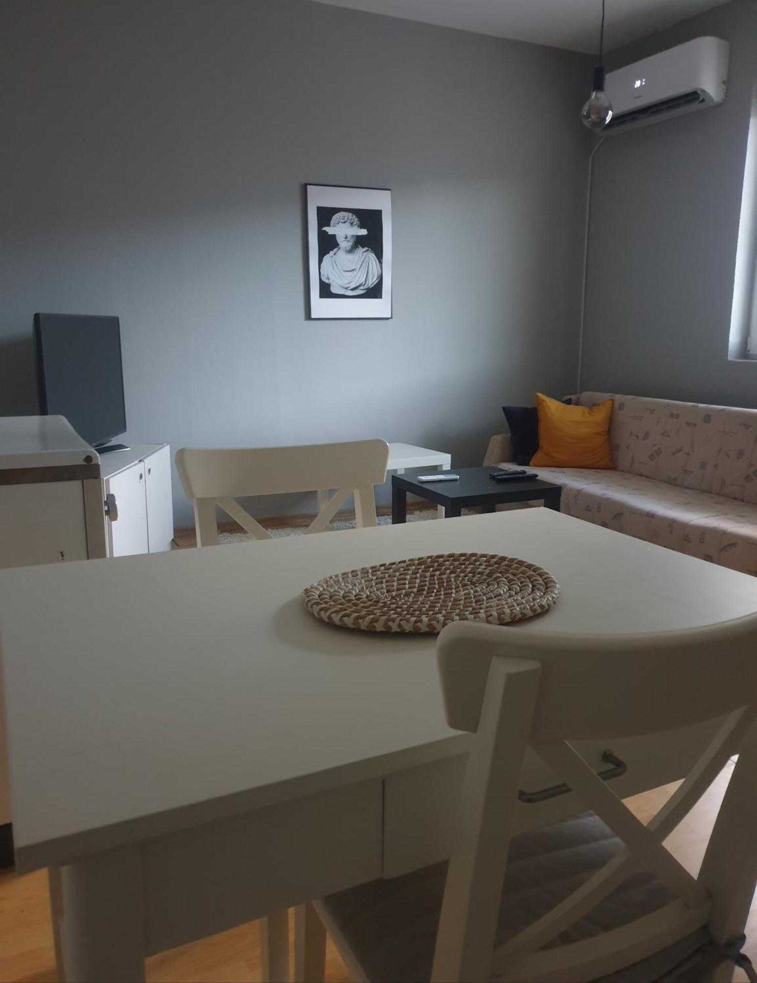 Novi Apartman 19 ฟอชา ภายนอก รูปภาพ